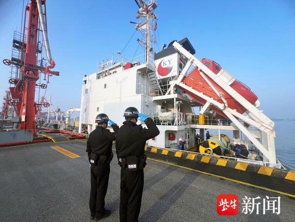 开云kaiyun官方网站 增长15%！ 镇江边检护航港口外向型经济再启新程